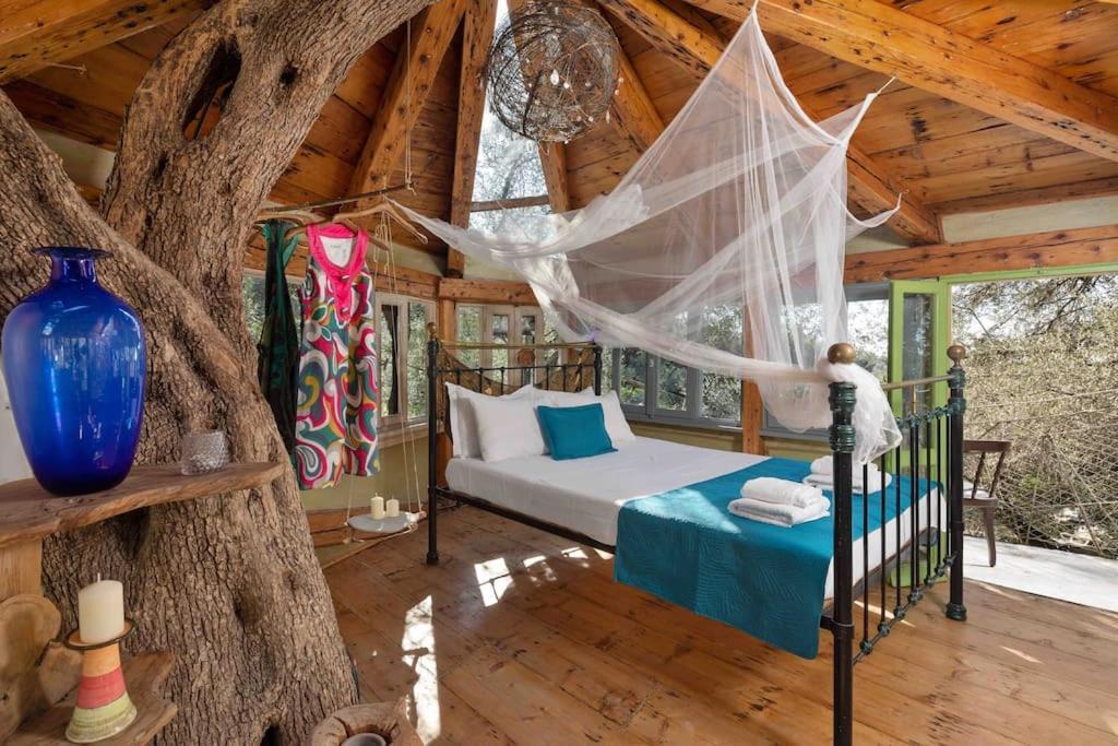 Вілла Margaritis'S Treehouse Paramonas  Екстер'єр фото